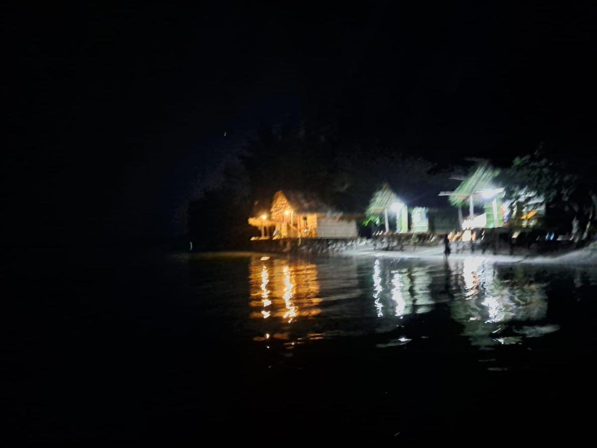 Coco Huts Guest House Waisai Экстерьер фото