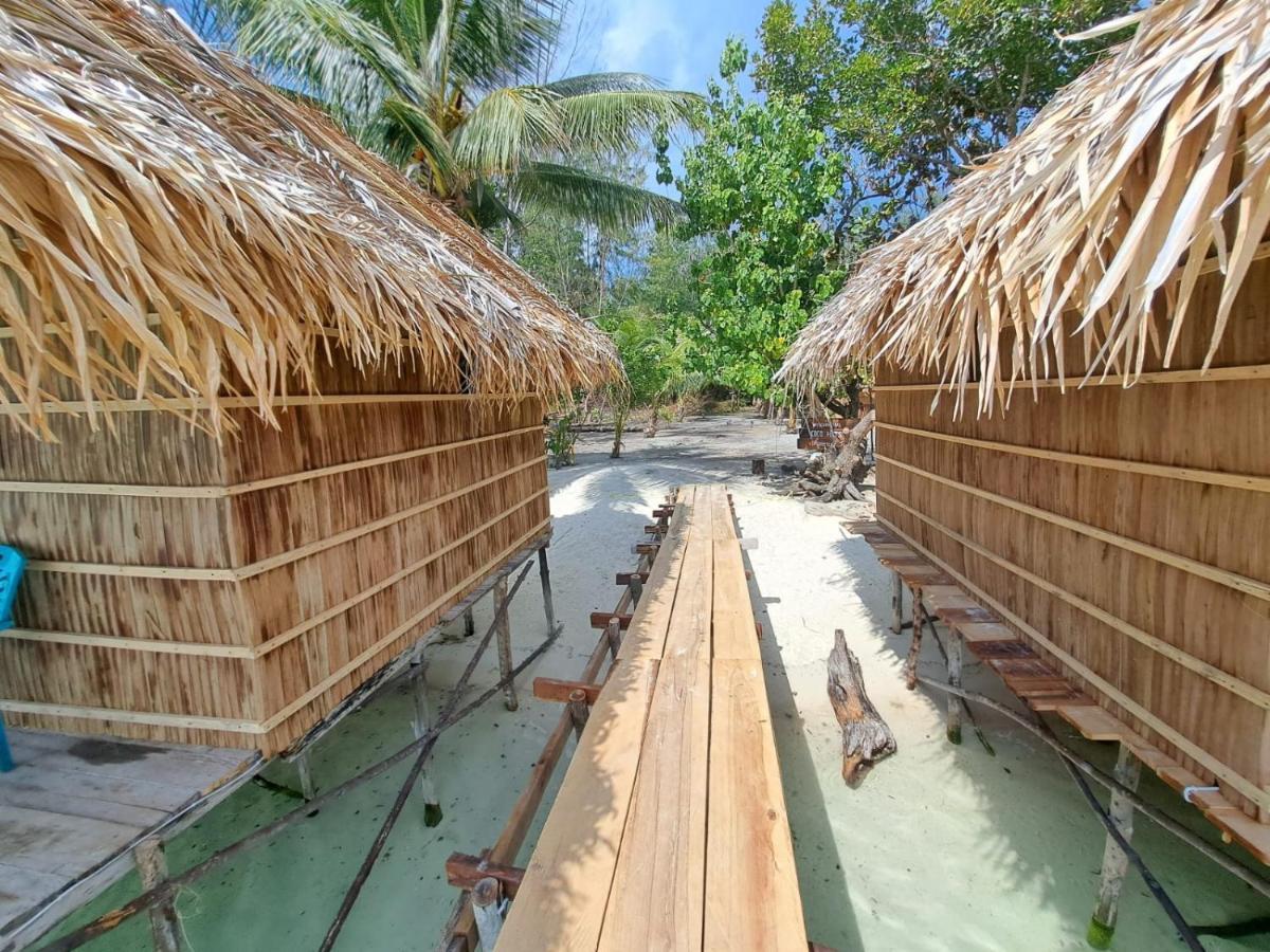 Coco Huts Guest House Waisai Экстерьер фото
