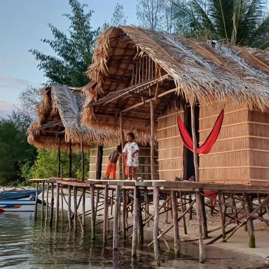 Coco Huts Guest House Waisai Экстерьер фото