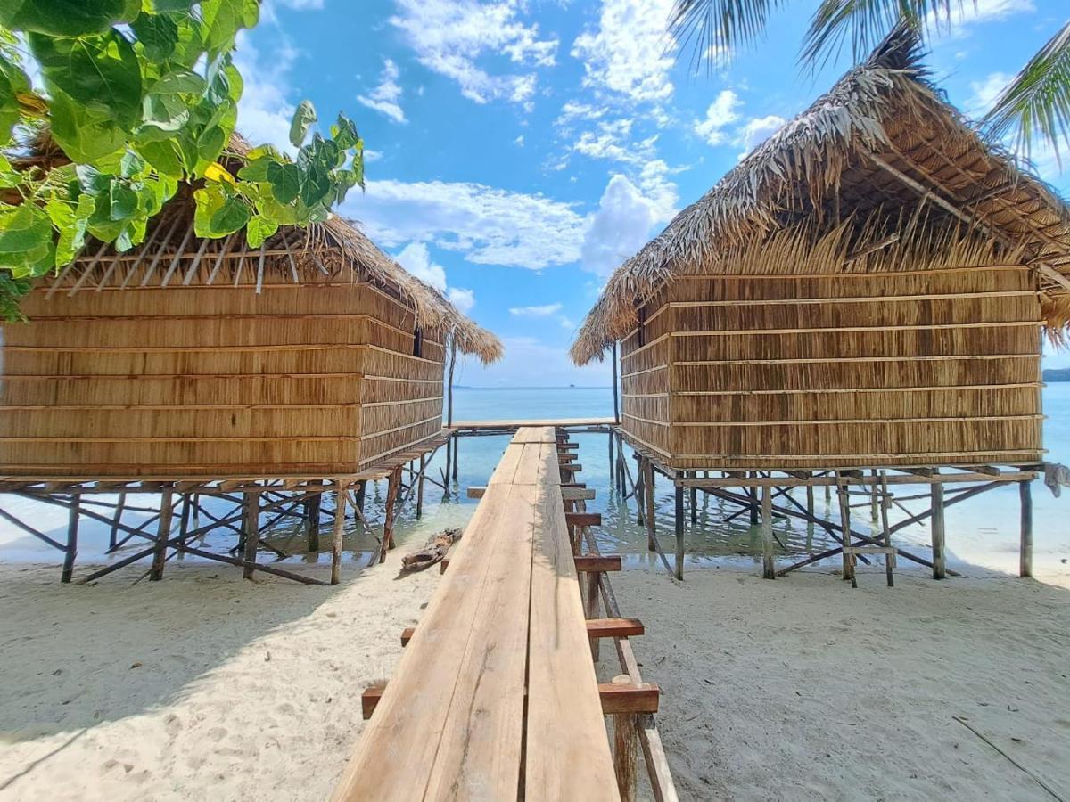 Coco Huts Guest House Waisai Экстерьер фото
