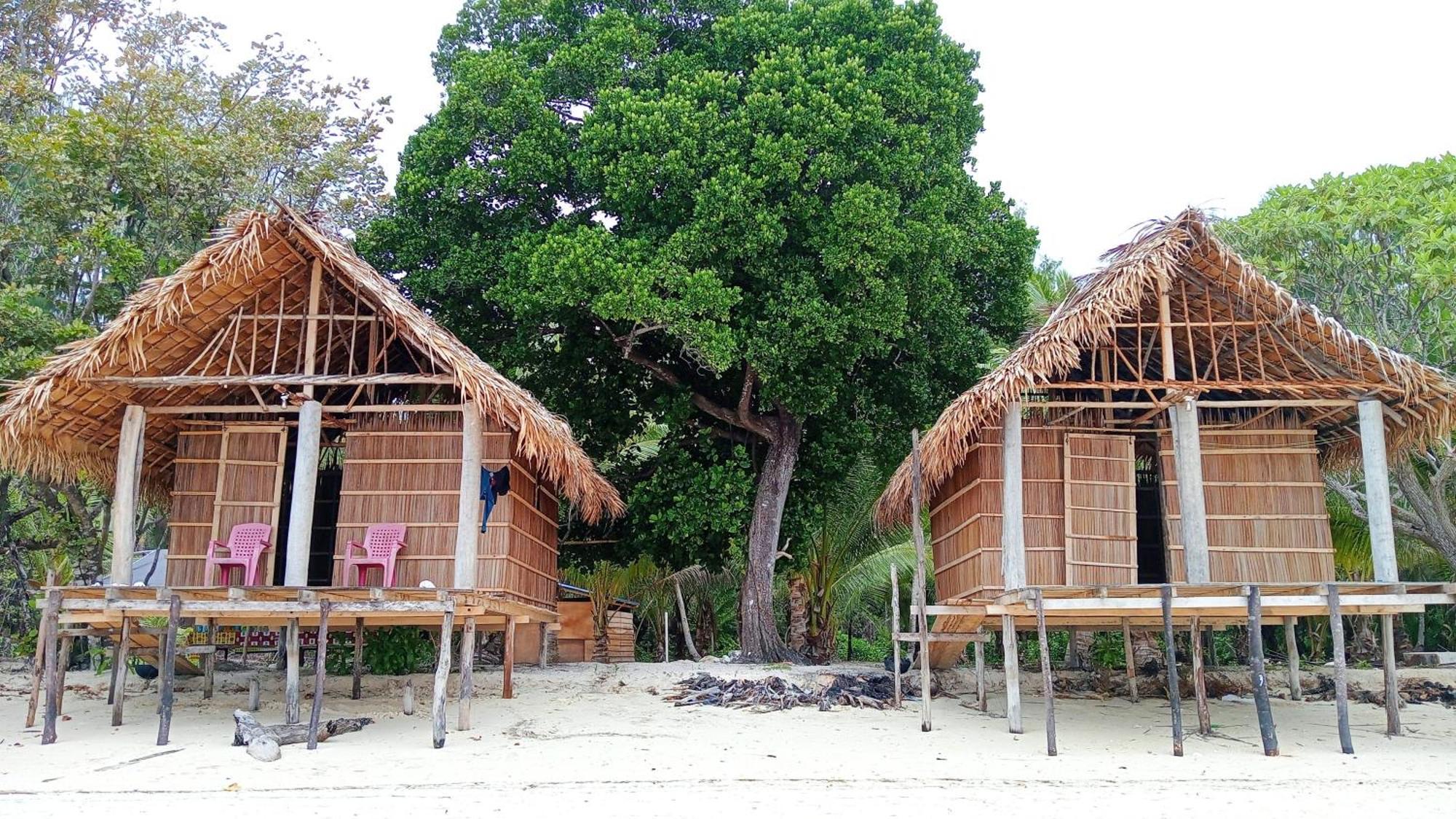 Coco Huts Guest House Waisai Экстерьер фото