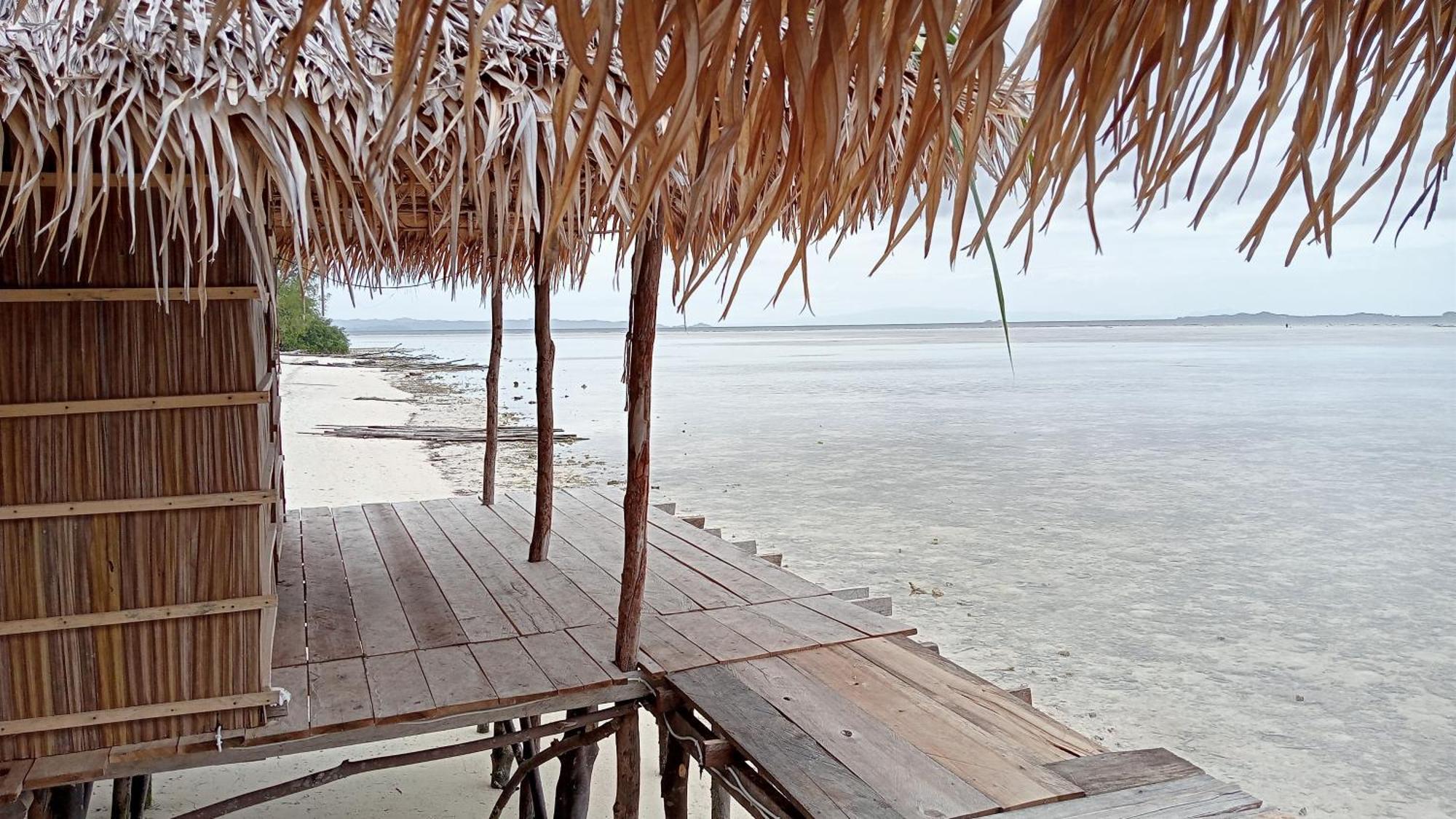 Coco Huts Guest House Waisai Экстерьер фото